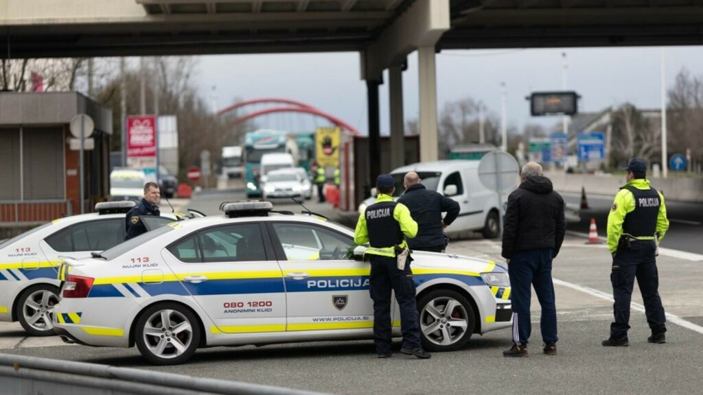 MAE, atenţionare de călătorie pentru Slovenia. Controale la frontierele cu Ungaria şi Croaţia