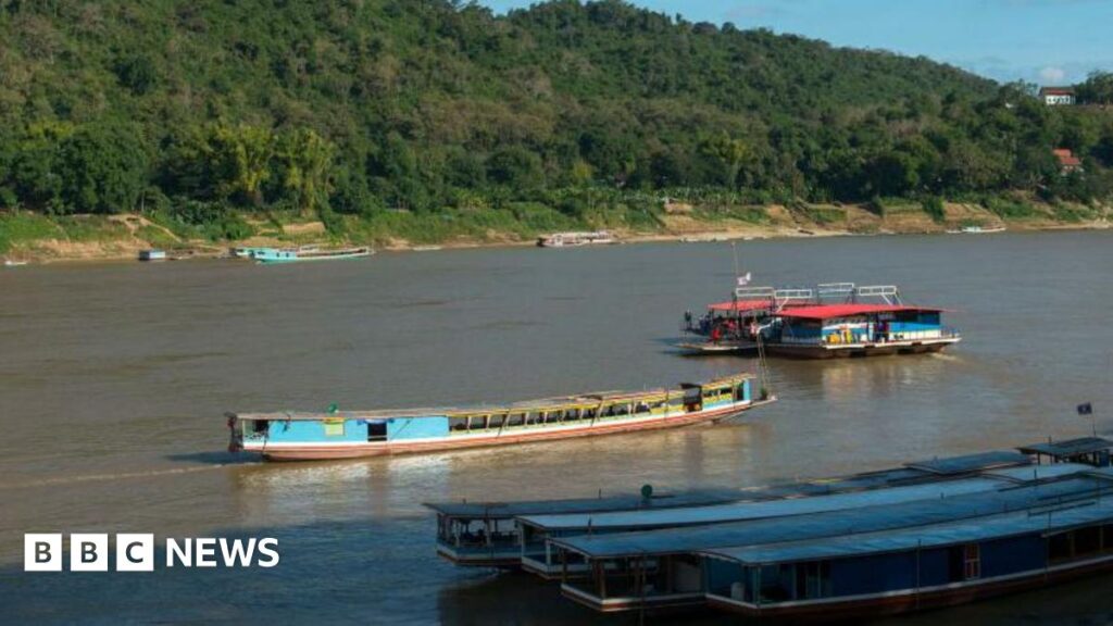 Haos pe râul Mekong: Feribot răsturnat în Laos, turiști salvați, victime confirmate