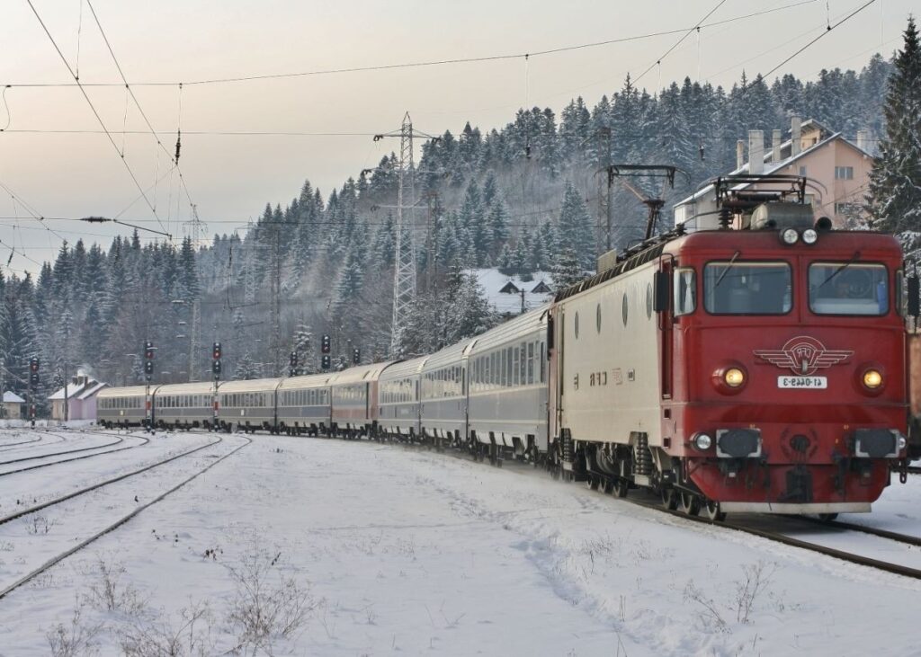 CFR Călători suplimentează cu vagoane trenurile în perioada sărbătorilor