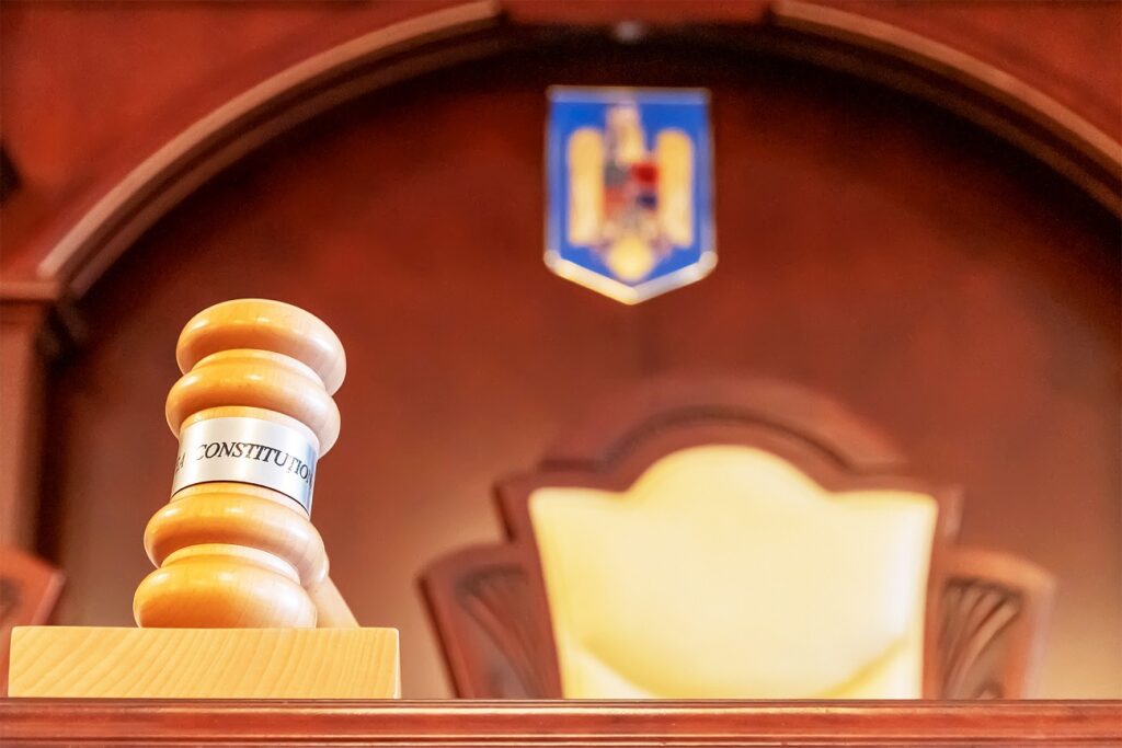 CCR a amânat decizia privind pensiile magistraţilor