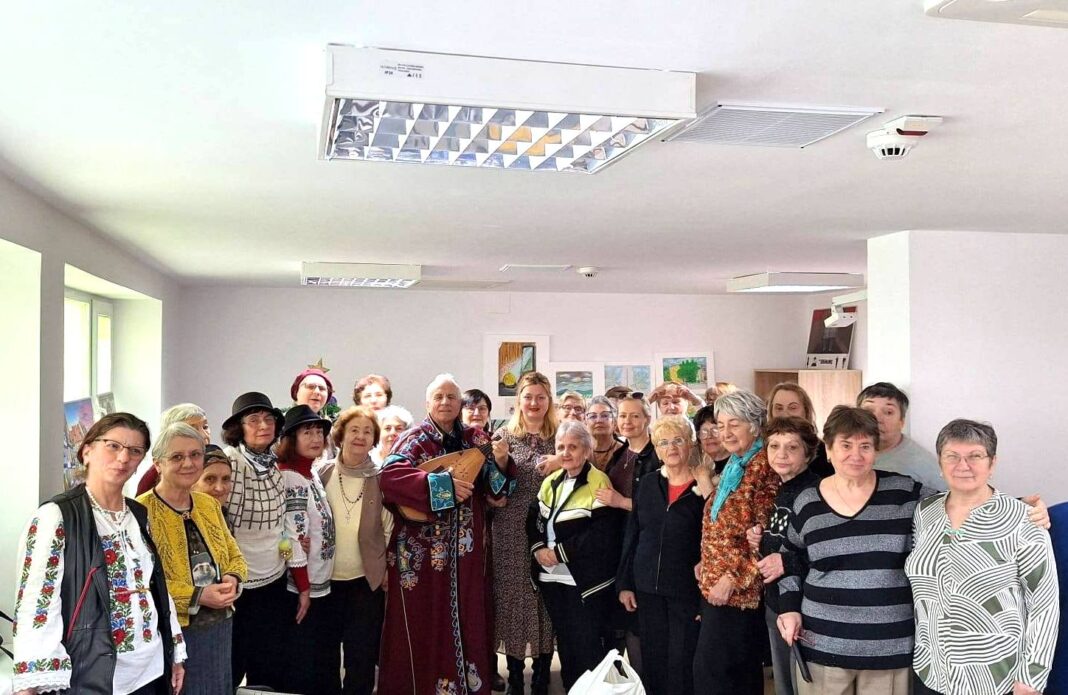 Maestrul Ion Creteanu la centrul social