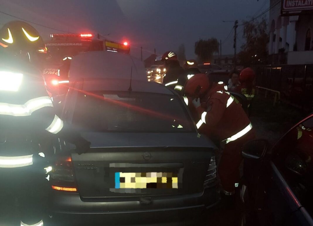 Mehedinţi: Trei mașini implicate într-un accident la Şimian