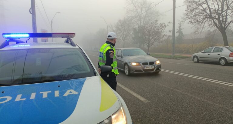 Polițiștii rutieri din Mehedinți avertizează asupra vizibilității scăzute și recomandă prudență maximă în trafic