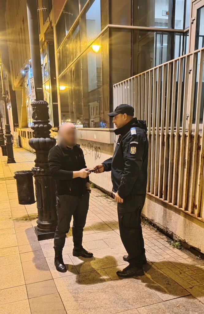 Un jandarm doljean a găsit și a predat un portofel pierdut în Piața Mihai Viteazu