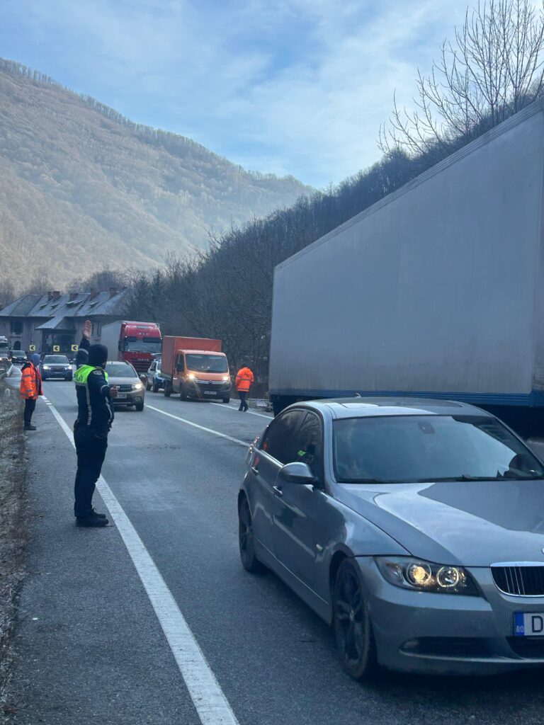 Circulația a fost reluată pe un sens