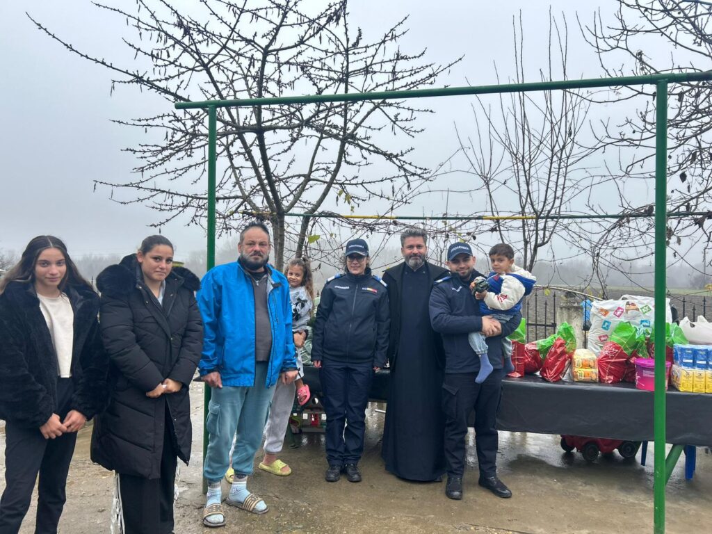 (VIDEO) Jandarmii doljeni aduc bucurie familiei Barbu de Crăciun