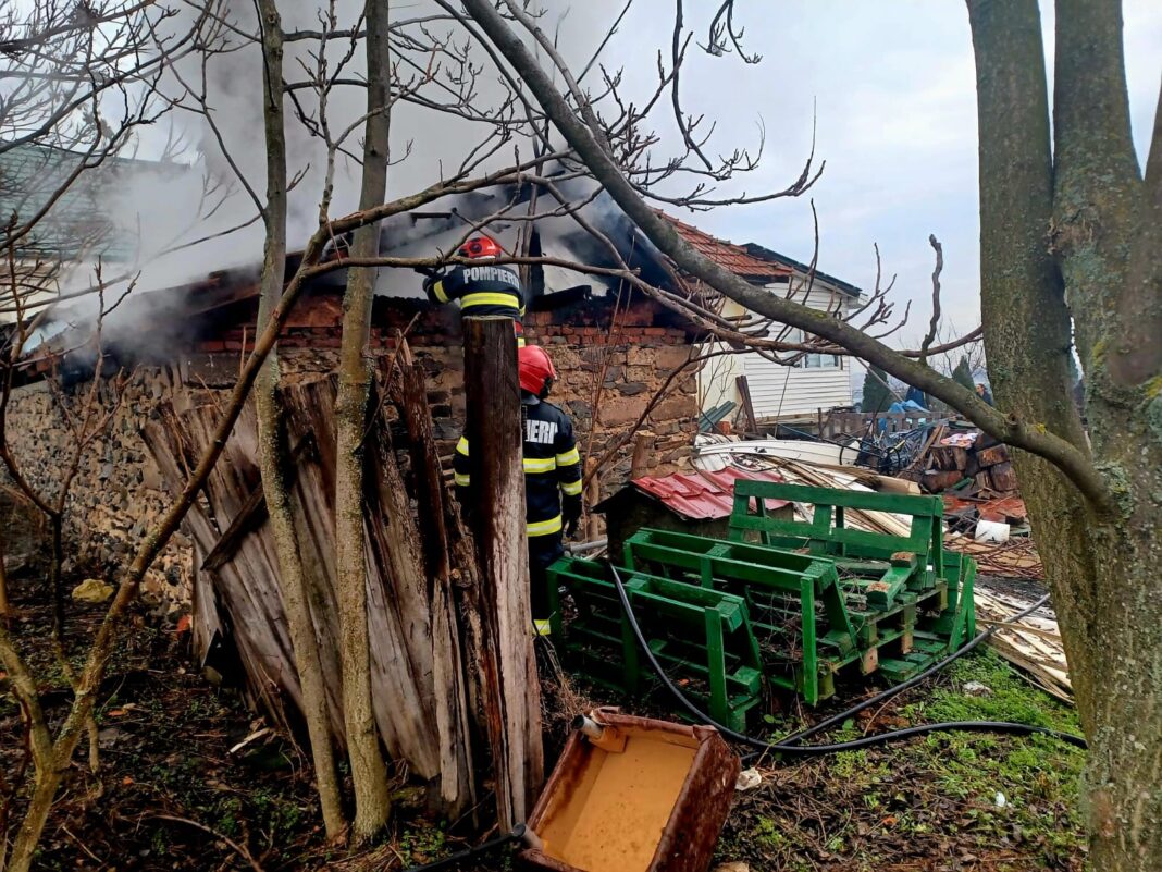 Incendiu izbucnit la o casă din municipiul Drobeta Turnu Severin