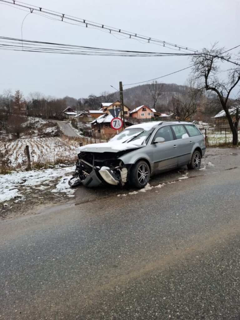 Bărbat prins conducând fără permis în Stroiești, Vâlcea