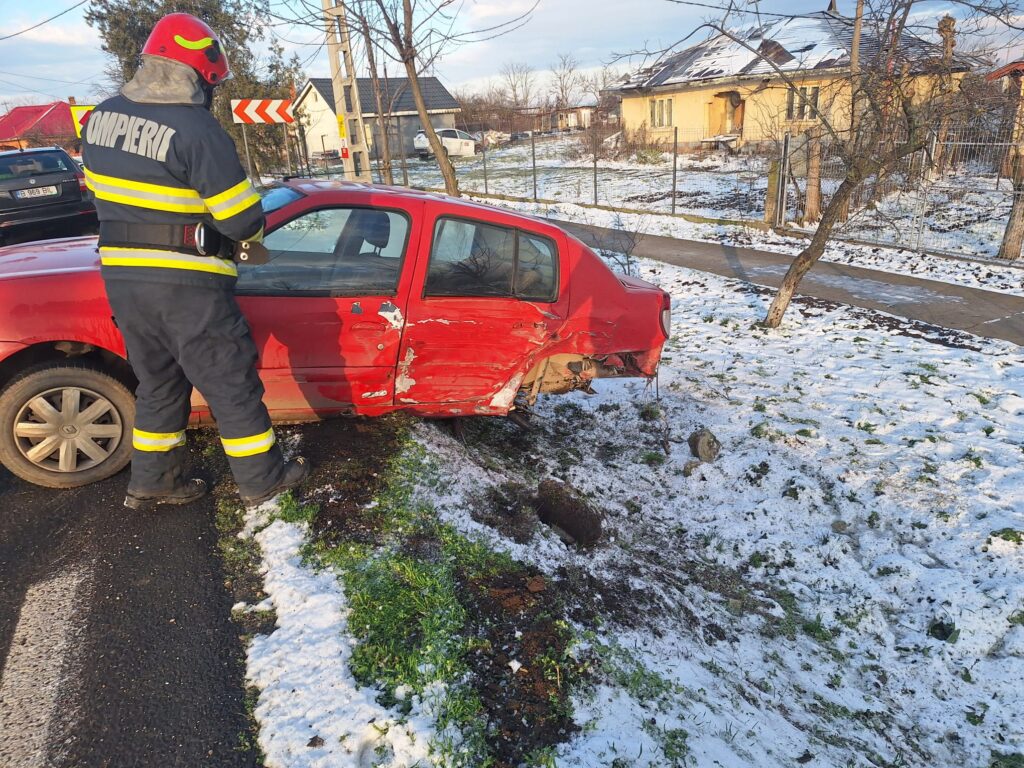 Bărbat reținut după ce, beat fiind, a furat un autoturism și a provocat un accident rutier