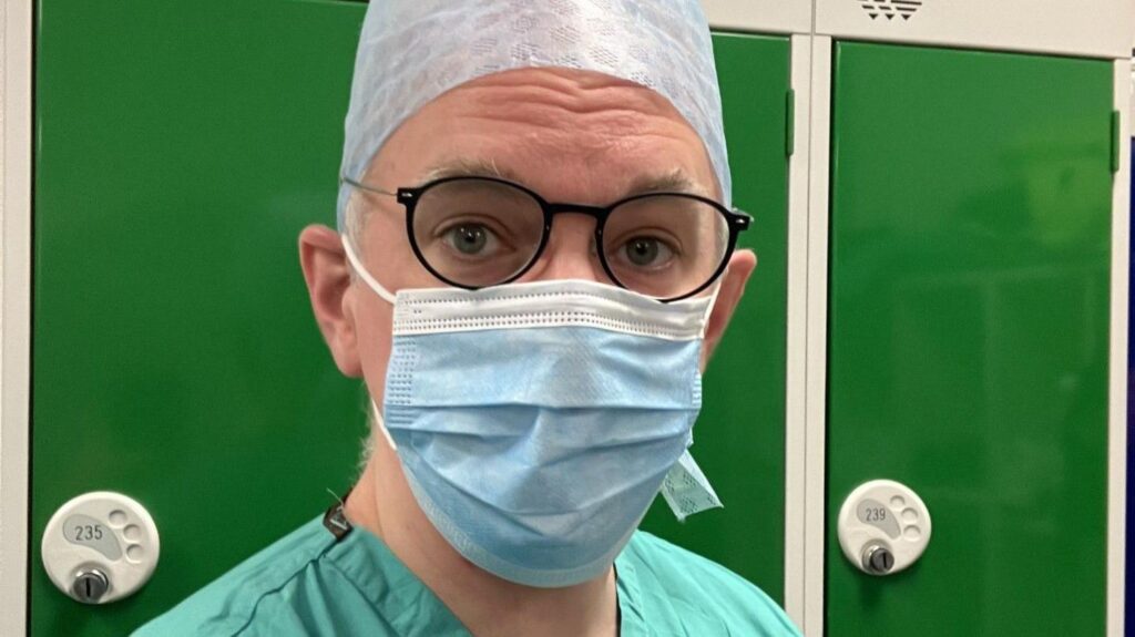 James Gallagher, corespondent pe probleme de sănătate și știință