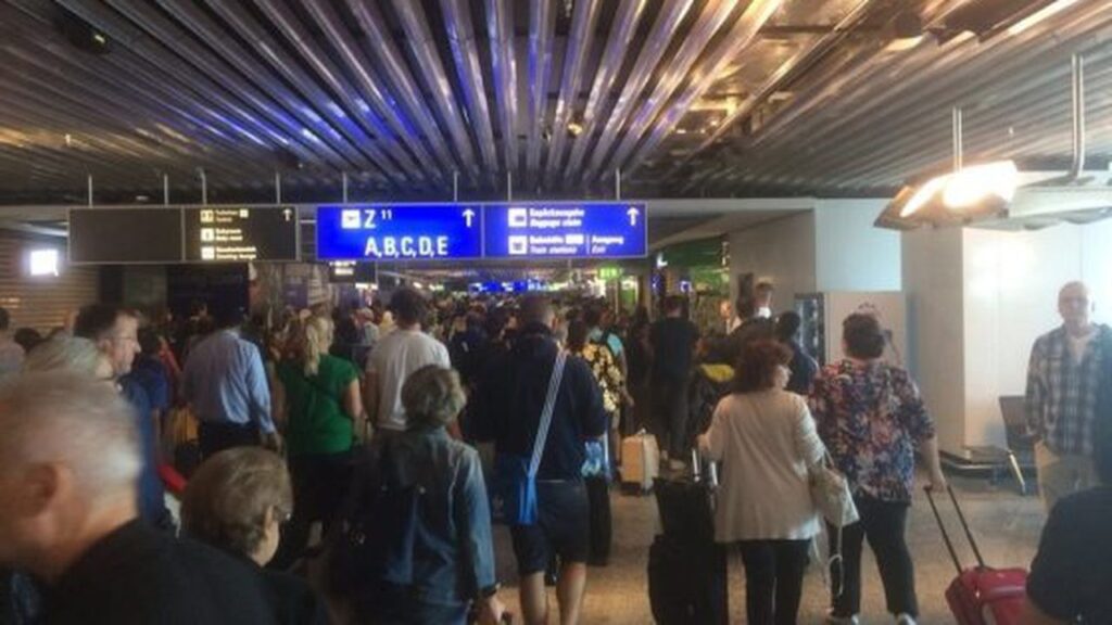 Greve, în luna decembrie, pe marile aeroporturi europene