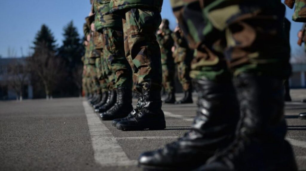 Soldat, găsit împuşcat în cazarmă