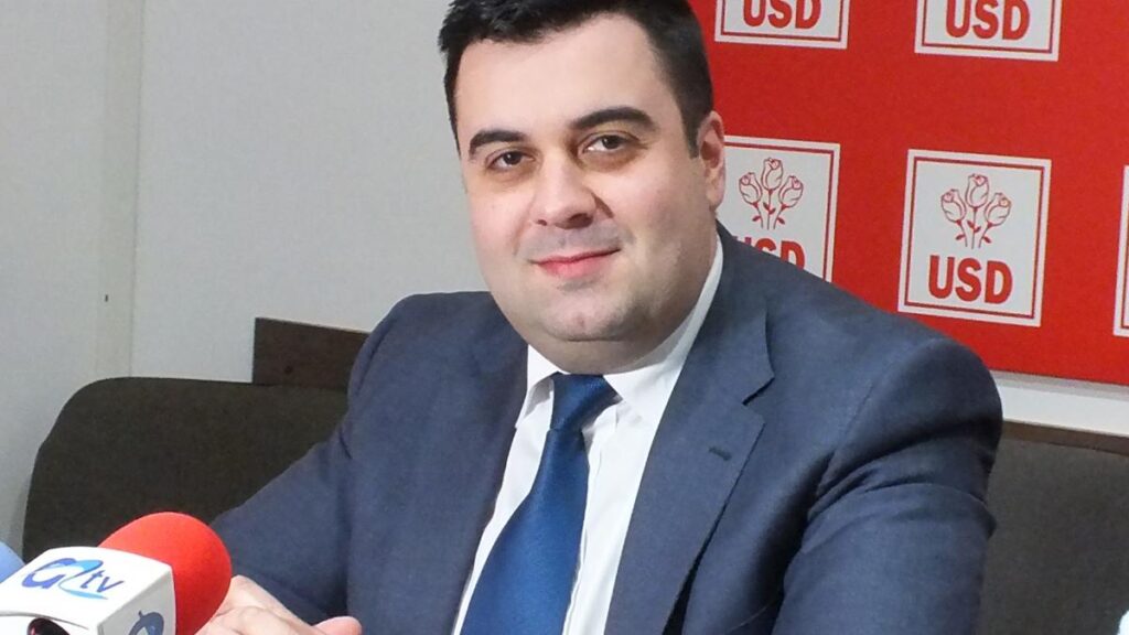 Fostul ministru al Transporturilor Alexandru-Răzvan Cuc, anchetat pentru corupție în dosarul unei mite de 1,3 milioane de lei