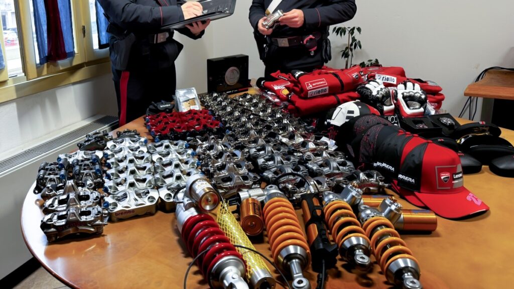 Un român a furat de la o fabrică de motociclete Ducati piese în valoare de 200.000 euro