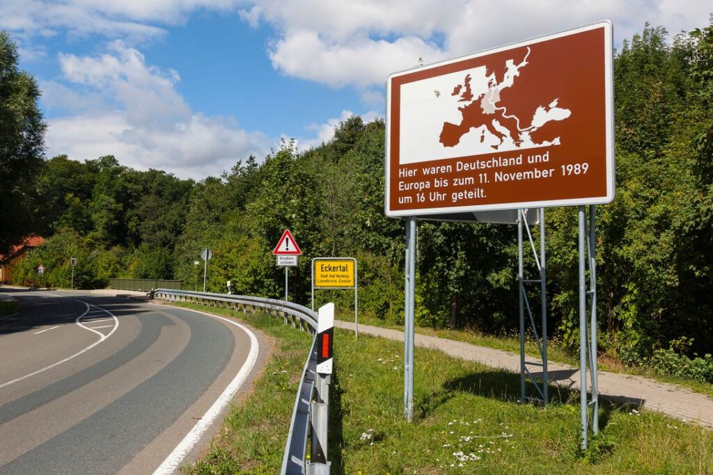 Fosta graniță formează acum un coridor natural de 860 de mile