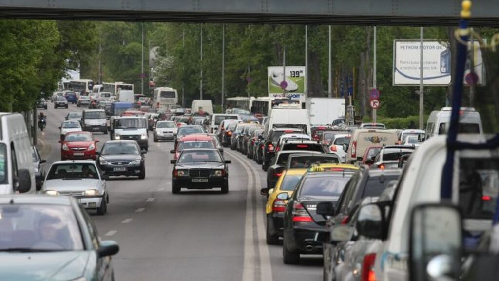 Restricţie de trafic pe DN 1, din cauza unei alunecări de teren