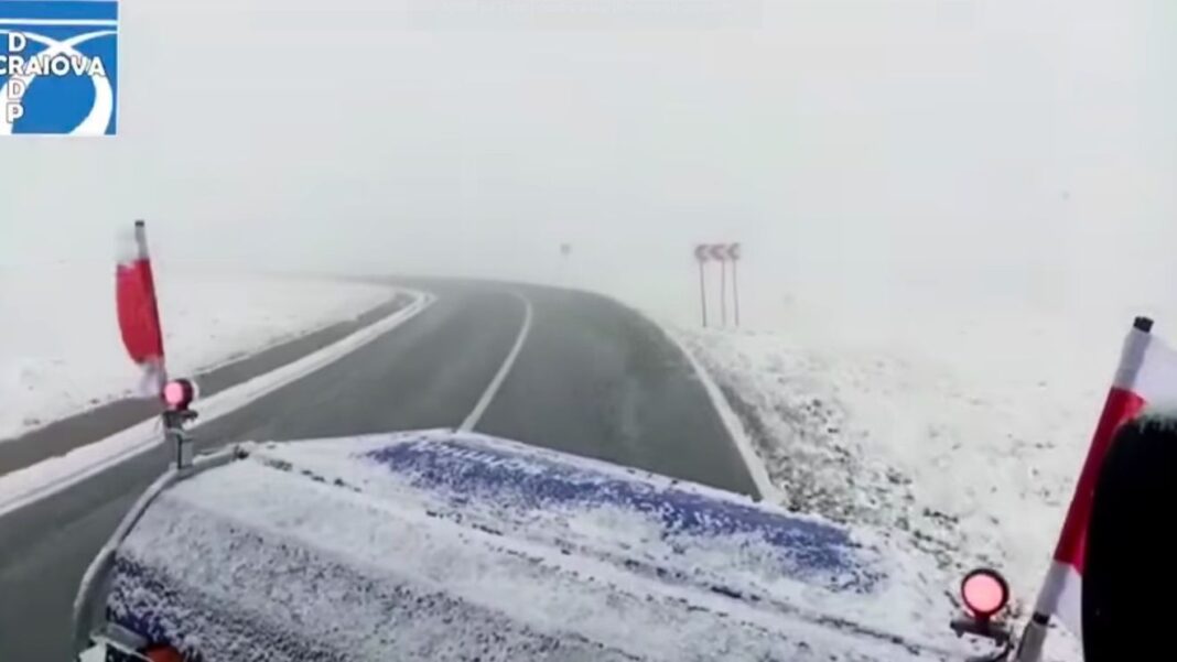 Circulația pe Transalpina spre Rânca, permisă doar pentru mașinile cu tracțiune integrală sau echipate cu lanțuri antiderapante