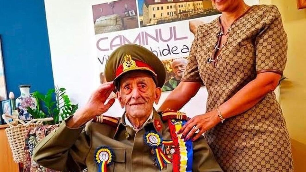 Colonelul (r.) Ion Vasile Banu, la 107 ani, primit cu Ordinul Virtutea Militară în grad de Cavaler