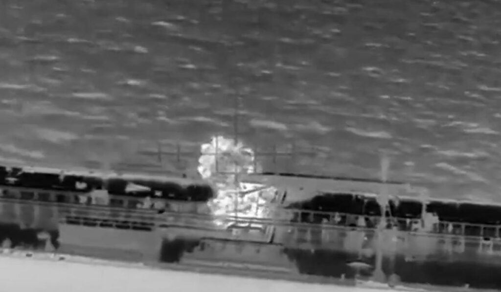 Ucraina loveşte pentru prima dată un petrolier al „flotei fantomă“ ruse