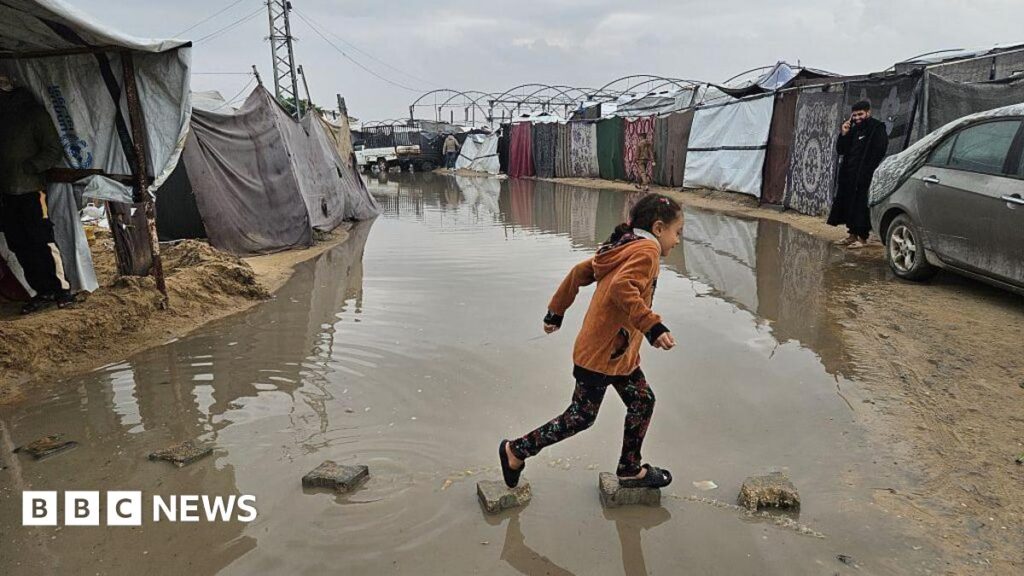 Inundațiile din Gaza agravează criza umanitară, în așteptarea următoarei etape a planului de pace