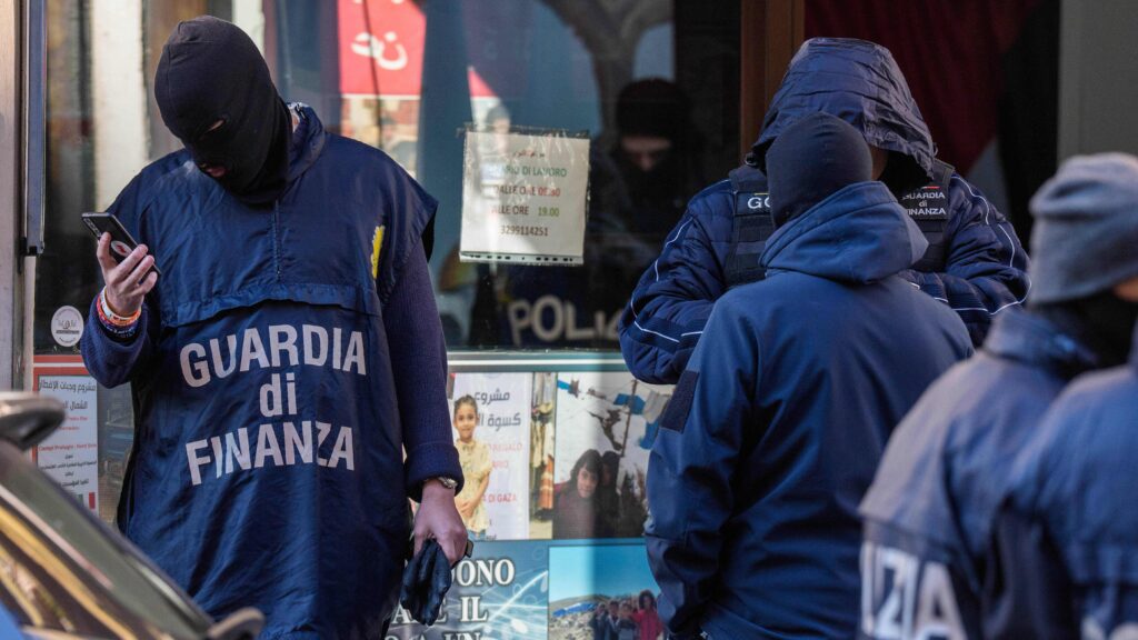 Nouă persoane arestate în Italia, suspectate că au strâns milioane de euro pentru Hamas