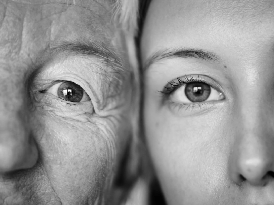 Studiu: Procesul de îmbătrânire accelerează la 44 și 60 de ani