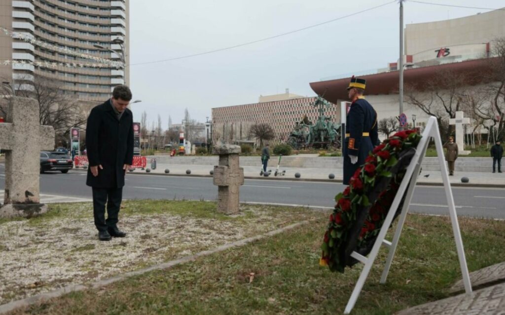 Nicușor Dan a depus o coroană de flori pentru eroii Revoluției din 1989. Mesajul președintelui