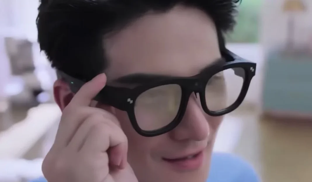 Google dezvoltă două categorii de ochelari cu AI