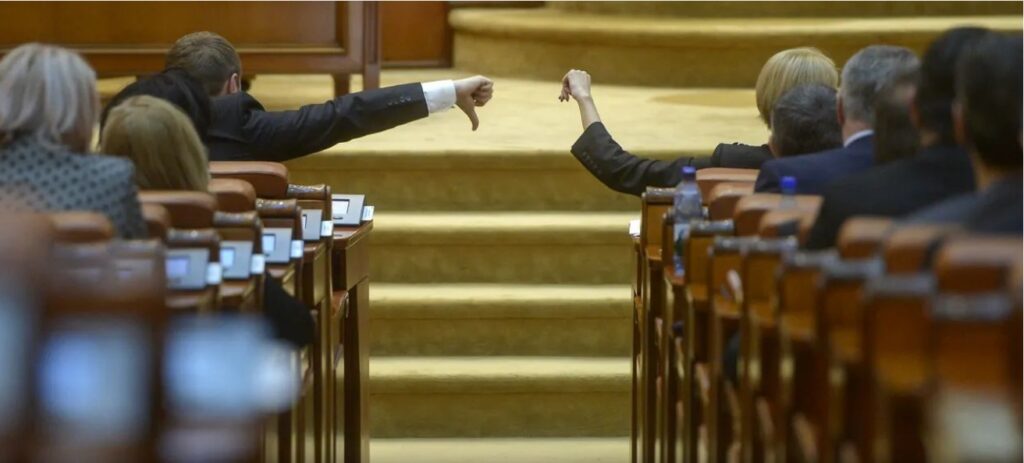 Opoziția depune moțiunea în contextul asumării răspunderii pentru legea pensiilor magistraților