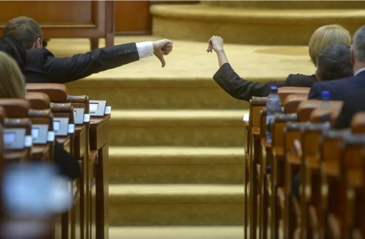 Moțiunea de cenzură împotriva Guvernului Bolojan: „România Nu Este de Vânzare – Un Guvern fără USR”