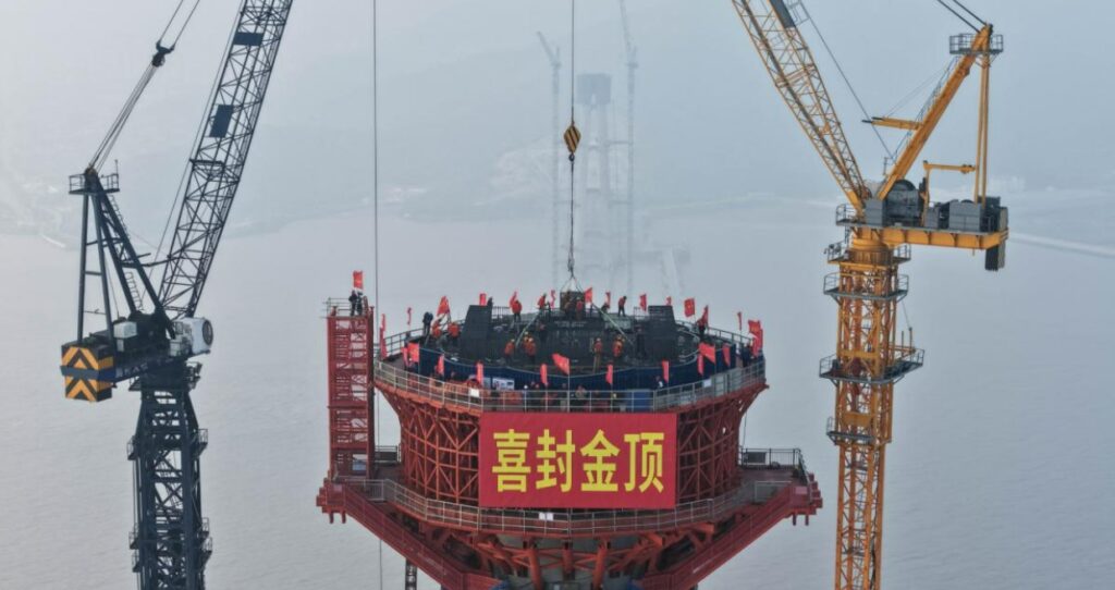 China tocmai a construit cel mai înalt pilon de pod din lume! Cât măsoară
