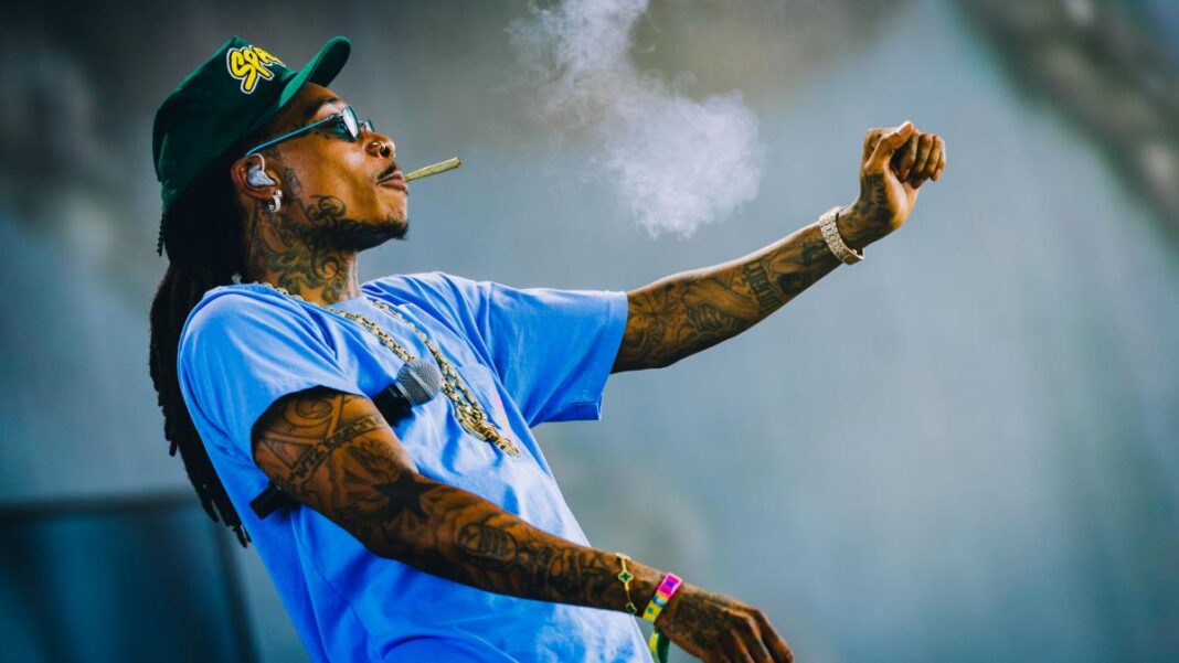 Rapperul Wiz Khalifa, condamnat la 9 luni închisoare cu executare pentru consum de droguri la „Beach, Please!“