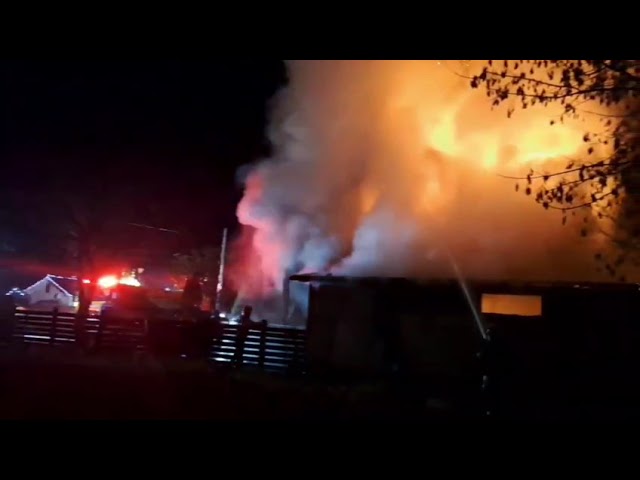 (VIDEO) Olt: Incendiu puternic la o locuință din comuna Găneasa: Pompierii au intervenit patru ore