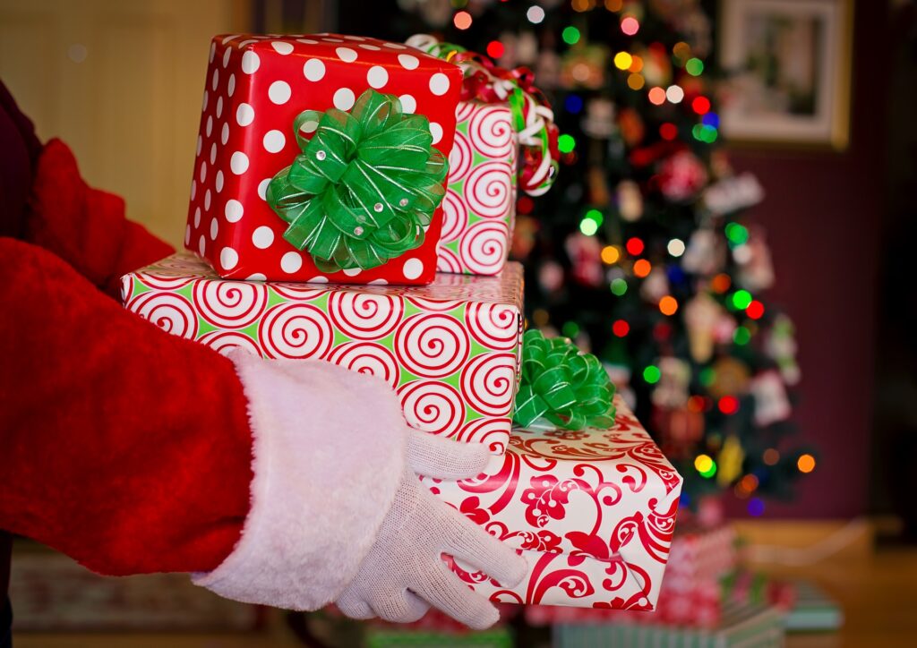 Secret Santa – ce înseamnă și cum a luat naștere acest îndrăgit obicei de Crăciun