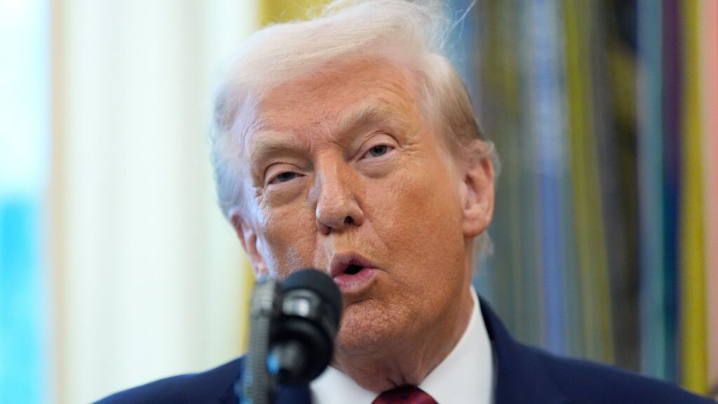 Donald Trump dă în judecată BBC pentru defăimare și cere despăgubiri de 5 miliarde de dolari