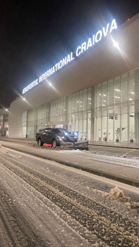 Cum s-a intervenit pe străzile din Craiova și pe unele drumuri din Dolj după prima zăpadă din această iarnă