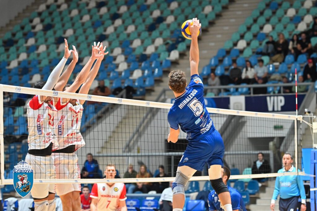 Volei (m) / SCMU Craiova a pierdut la zero pe terenul Arcadei Galați