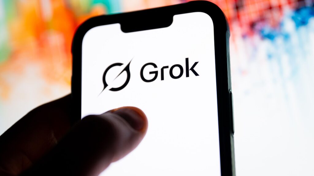 Chatbot-ul Grok al lui Elon Musk nu mai poate „dezbrăca” imagini cu persoane reale pe platforma X
