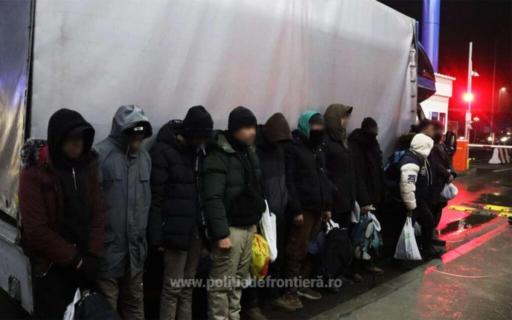(VIDEO) 11 cetățeni din Maroc, depistați ascunși într-o autoutilitară la Calafat
