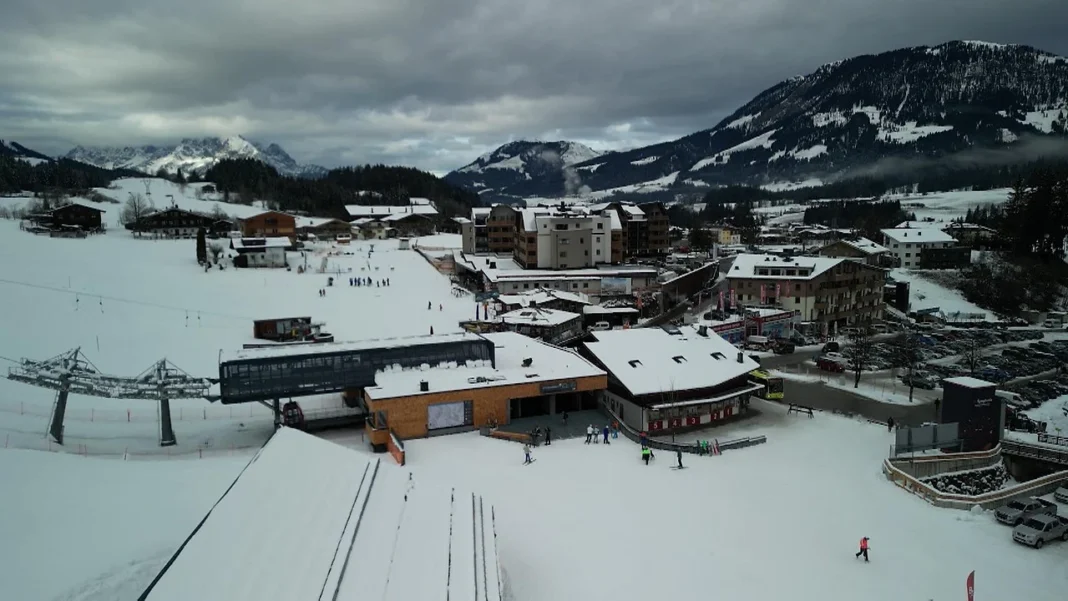 Doi români au furat un seif dintr-o stațiune de schi austriacă. L-au transportat târându-l pe o pârtie, până la mașină