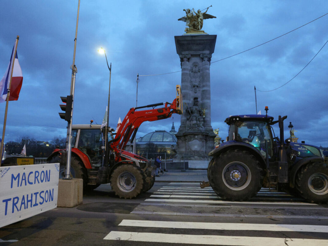 Fermierii francezi își exprimă nemulțumirea față de importurile sud-americane