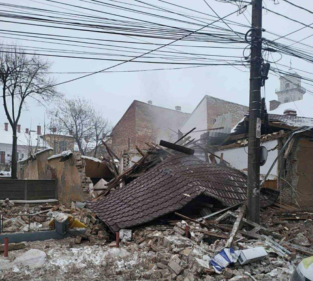 A fost identificată cauza exploziei de la sediul Poliției Rutiere Lugoj: o conductă de gaz fisurată