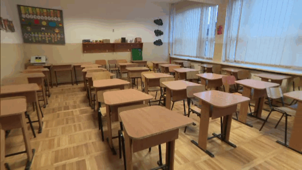 Cursuri suspendate în nouă unități de învățământ din cinci județe, din cauza vremii și a problemelor tehnice