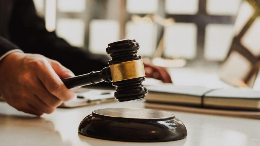 Curtea de Apel Bucureşti, aşteptată să decidă astăzi în cazul cererii de suspendare din funcţie a doi judecători CCR