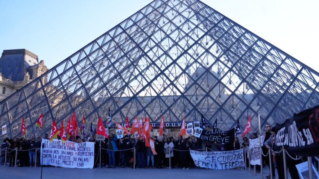 Muzeul Luvru din Paris, închis pentru o zi din cauza grevei personalului