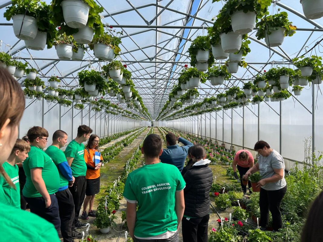 1 din 3 elevi agricoli nu face practică. Liceul Tehnologic „Petre Baniță” din Dolj invită fermierii să deschidă porțile!