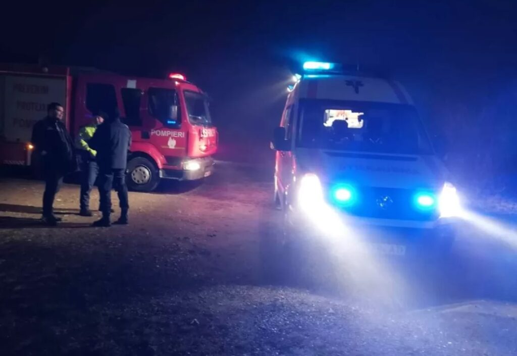Mehedinți: Accident rutier în satul Negoiești. O tânără rănită după ce mașina a lovit un stâlp