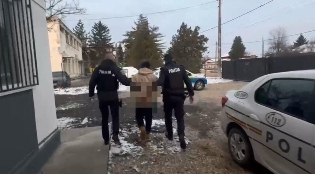 (VIDEO) Bărbat din Șimnicu de Sus reținut după ce a stropit cu ulei mai multe proprietăți