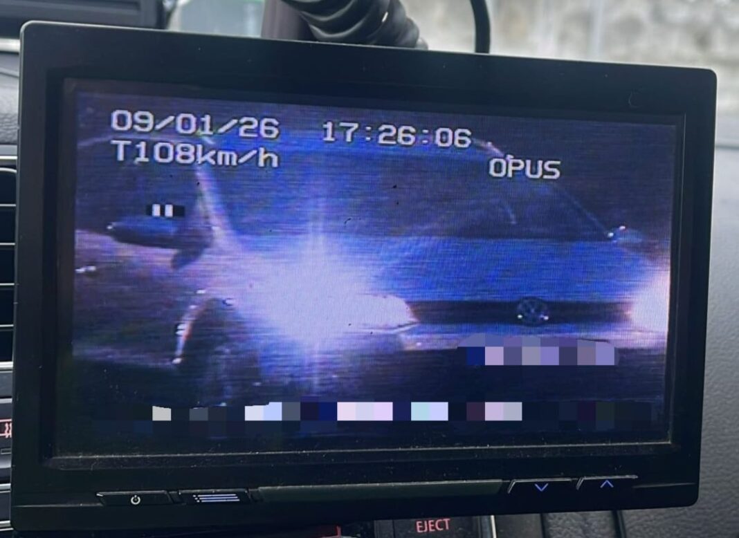 Şoferi prinşi în timp ce goneau pe străzile din Craiova cu viteze mult peste limita legală