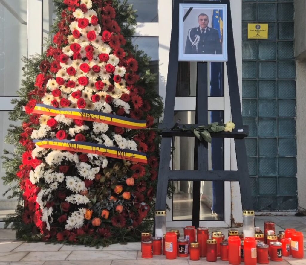 (VIDEO) Doliu la IPJ Dolj. Ultim omagiu inspectorului-șef Marius-Daniel Mîrzacu